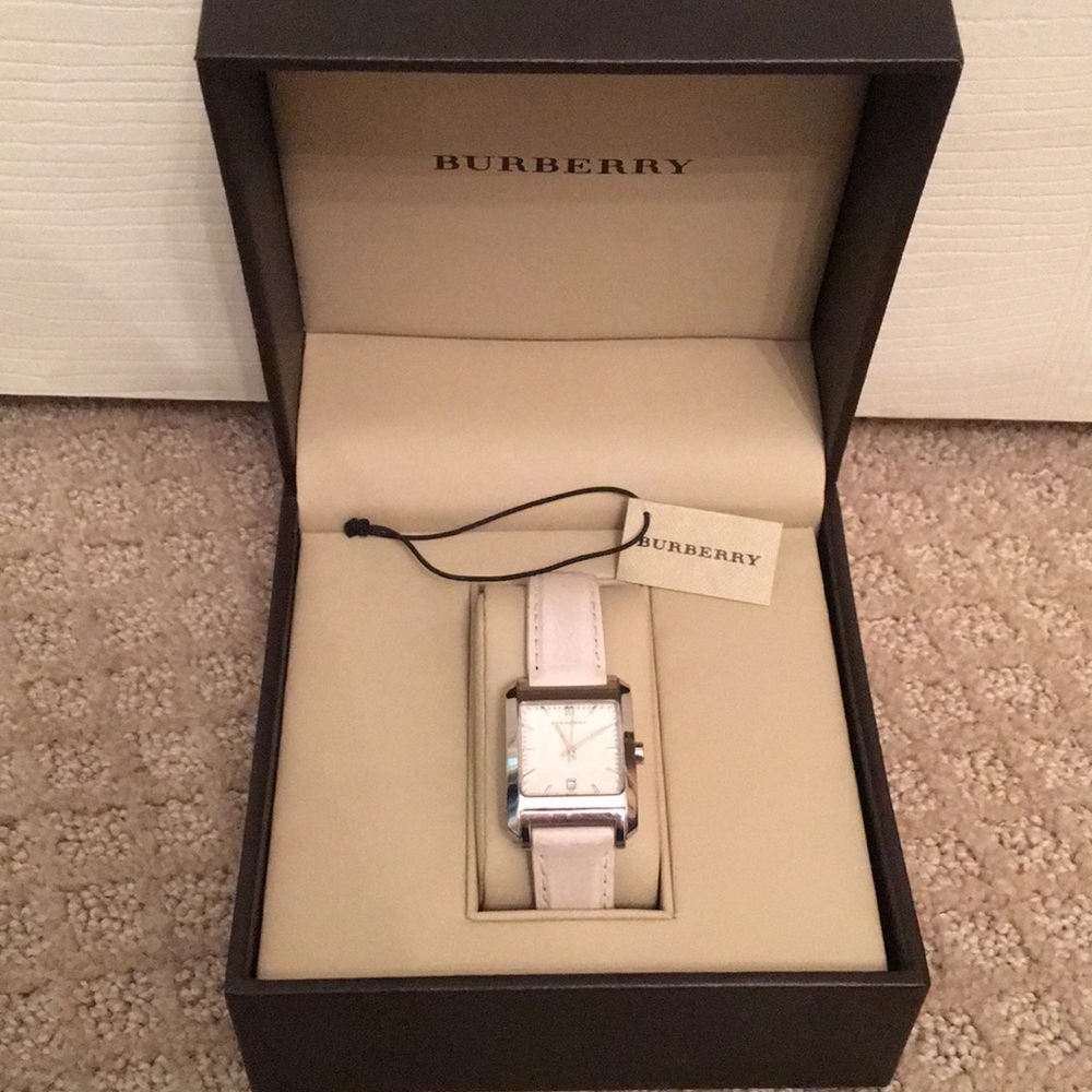 Burberry Preowned Watch with Box